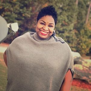 Meet your Posher, Moni